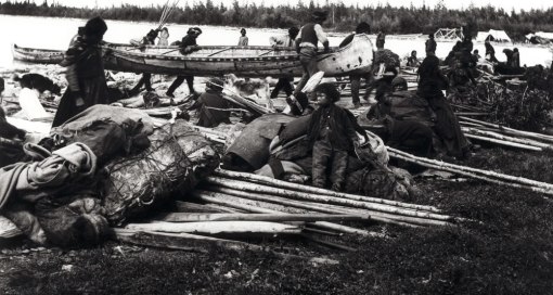 dene_arriving_in_canoes_at_ft._resolution_greatSlaveLake